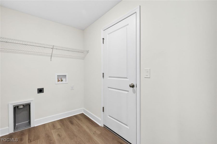 Spacious, unfurnished interior of a new home in Cape Coral, Cape Coral (Image 35).