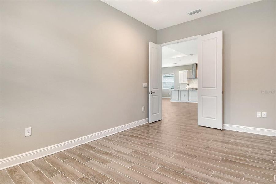 Spacious, unfurnished interior of a new home in Canoe Creek, Parrish (Image 29).