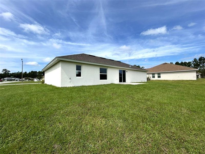 Exterior details and patio area of a home in , Citrus Springs (Image 3).