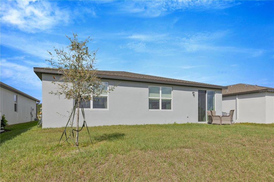 Exterior details and patio area of a home in , Winter Haven (Image 3).