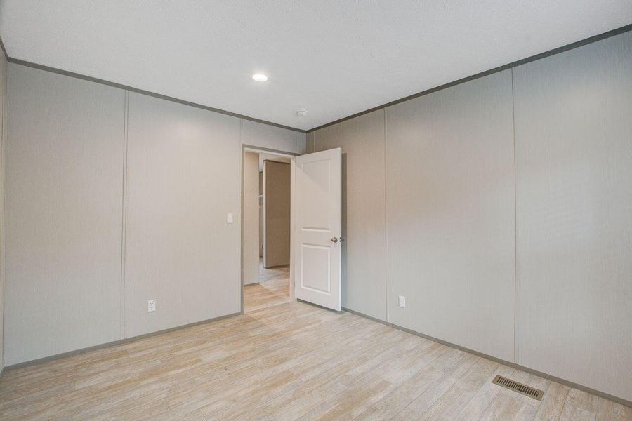 Spacious, unfurnished interior of a new home in , Walterboro (Image 24).