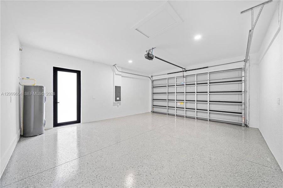 Spacious, unfurnished interior of a new home in , Lehigh Acres (Image 16).