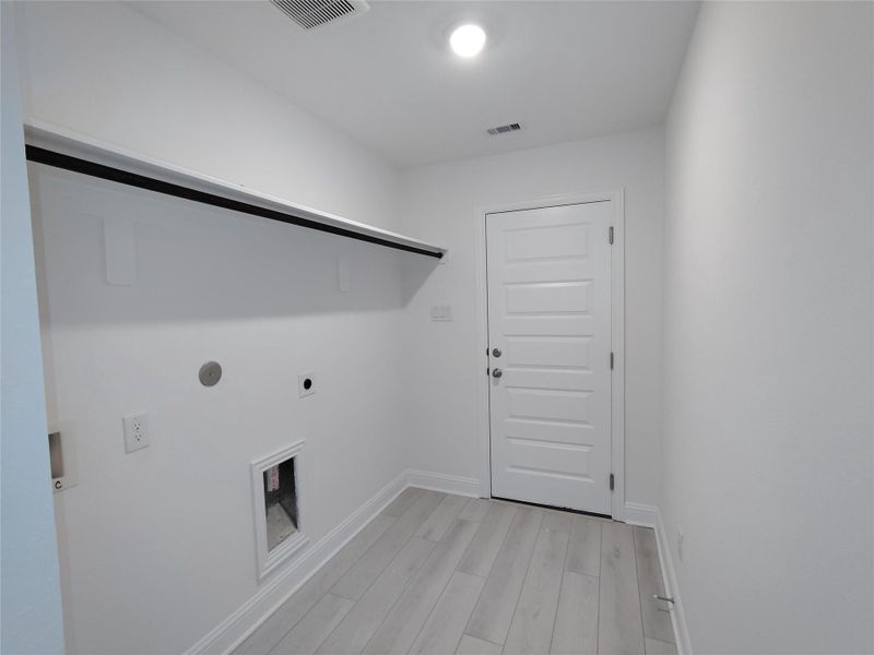 Spacious, unfurnished interior of a new home in Greystone, Angleton (Image 20). Spacious, unfurnished interior of a new home in Greystone, Angleton (Image 20).