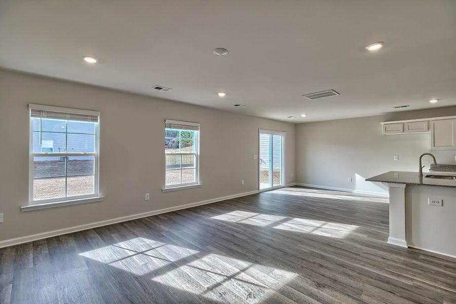 Spacious, unfurnished interior of a new home in , Yemassee (Image 6).