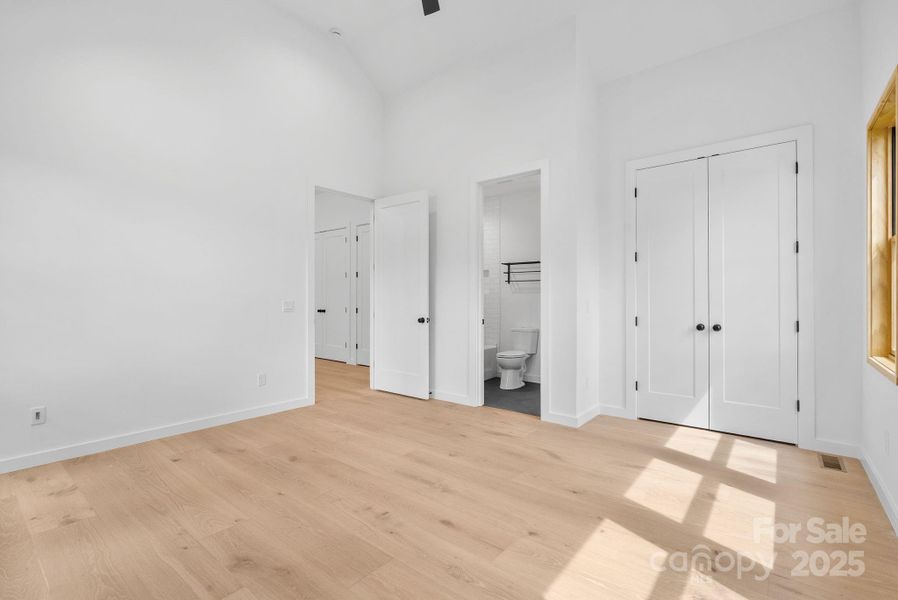 Spacious, unfurnished interior of a new home in , Asheville (Image 17).