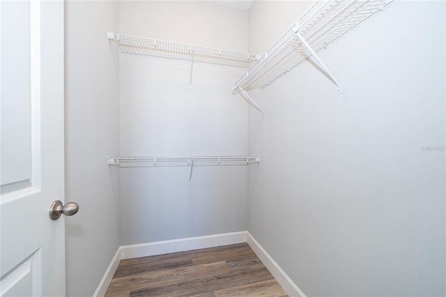 Spacious, unfurnished interior of a new home in , Osteen (Image 25).