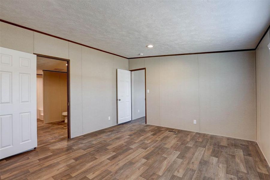 Spacious, unfurnished interior of a new home in , Newark (Image 13).