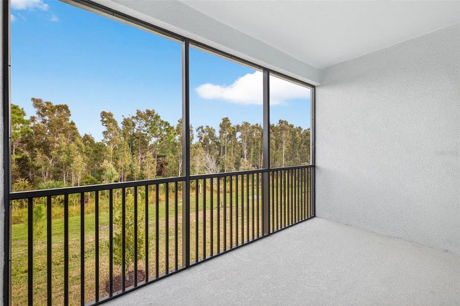 Exterior details and patio area of a home in Wellen Park, Venice (Image 4).