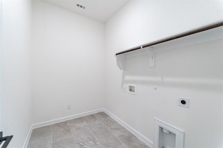 Spacious, unfurnished interior of a new home in Sonoma Verde, Rockwall (Image 23). Spacious, unfurnished interior of a new home in Sonoma Verde, Rockwall (Image 23).