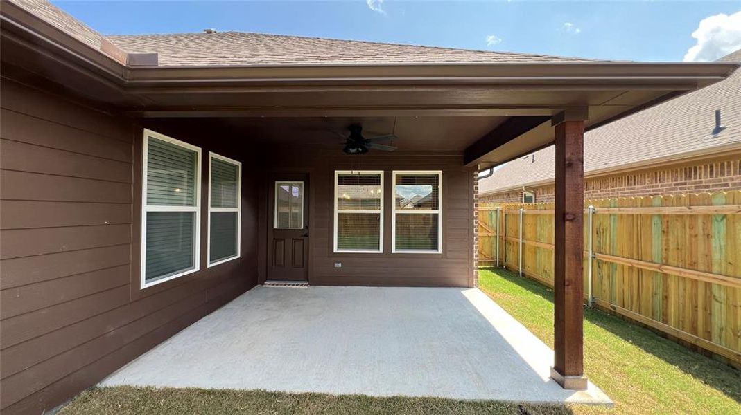 View of patio / terrace with ceiling fan