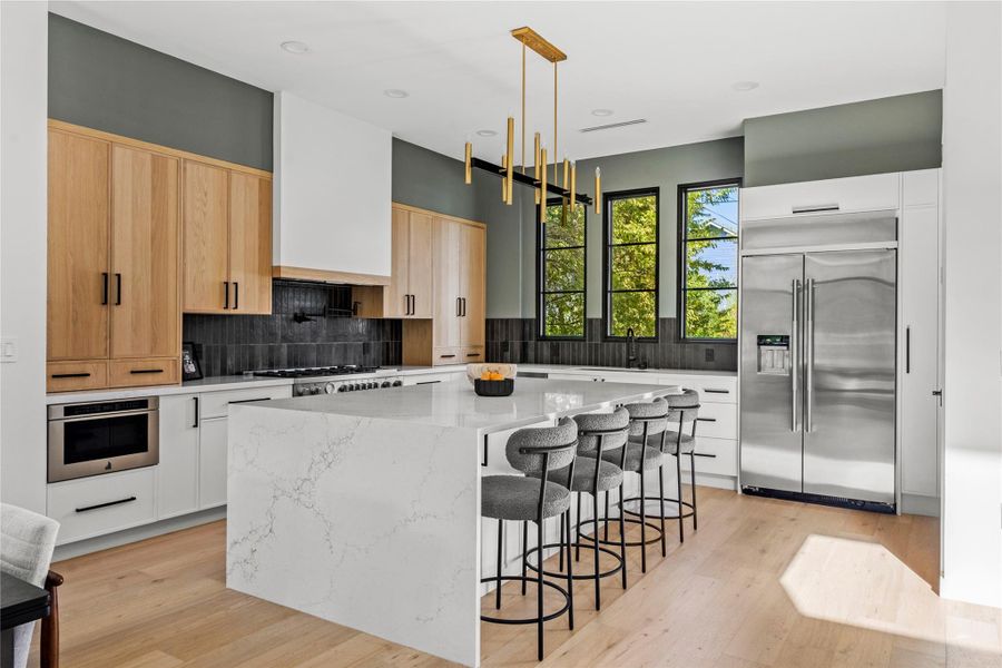Kitchen with modern cabinets, tasteful backsplash, stainless steel appliances, and recessed lighting