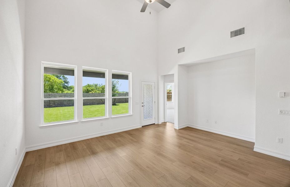 Spacious, unfurnished interior of a new home in Highland Lakes, McKinney (Image 18).