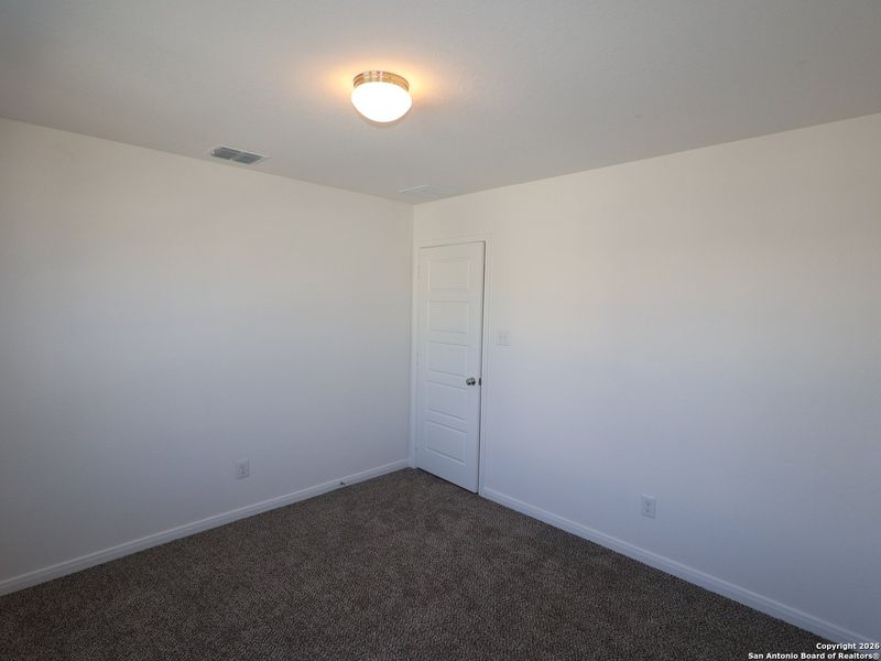 Spacious, unfurnished interior of a new home in Hunters Ranch, San Antonio (Image 17).