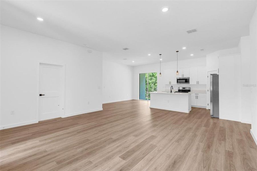 Spacious, unfurnished interior of a new home in , Dunnellon (Image 24).