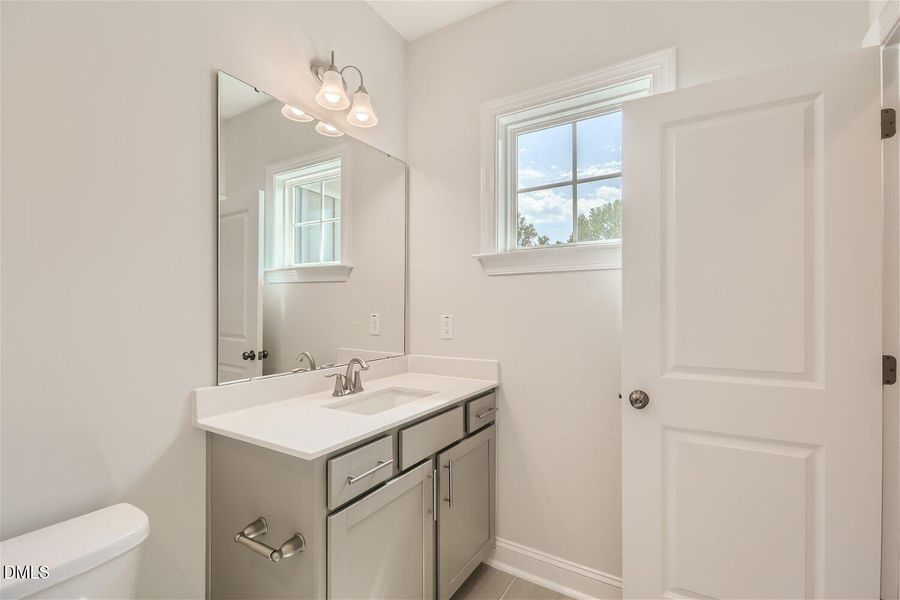 SUN_DevonSquare_Pic_Waterbury_Bath1_1of2