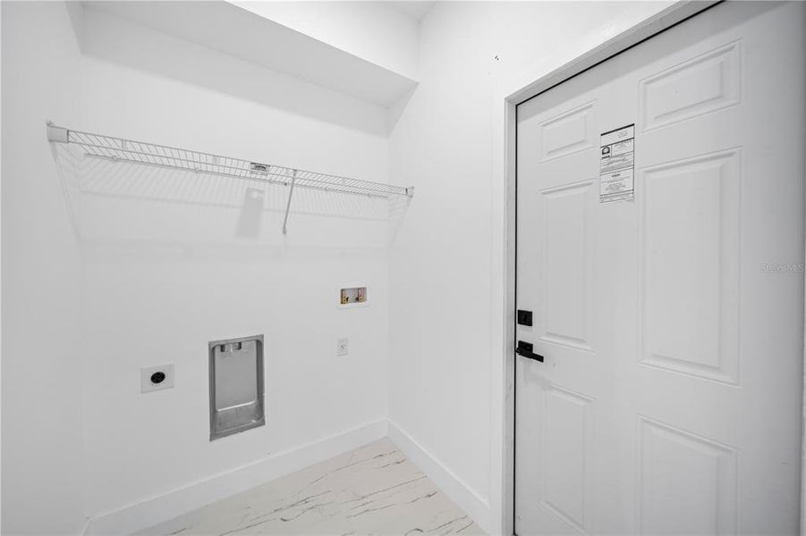 Spacious, unfurnished interior of a new home in , Lehigh Acres (Image 27).