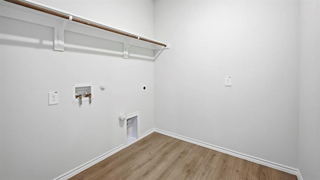 Spacious, unfurnished interior of a new home in Sweetwater Springs, Sherman (Image 17).