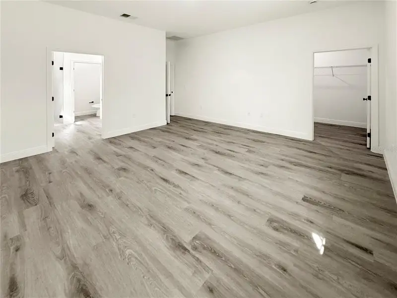 Spacious, unfurnished interior of a new home in , Ocala (Image 32).