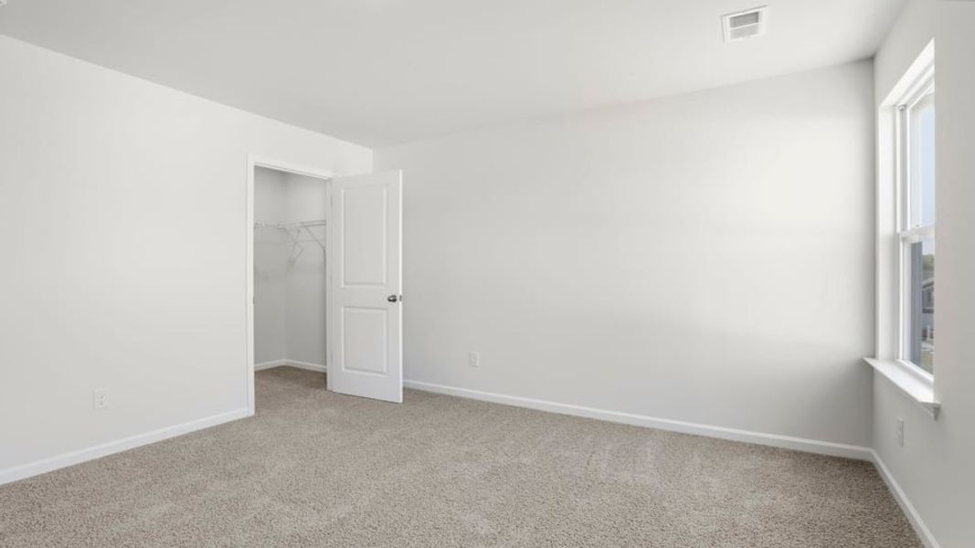 Spacious, unfurnished interior of a new home in Sage Grove, Lyman (Image 31).