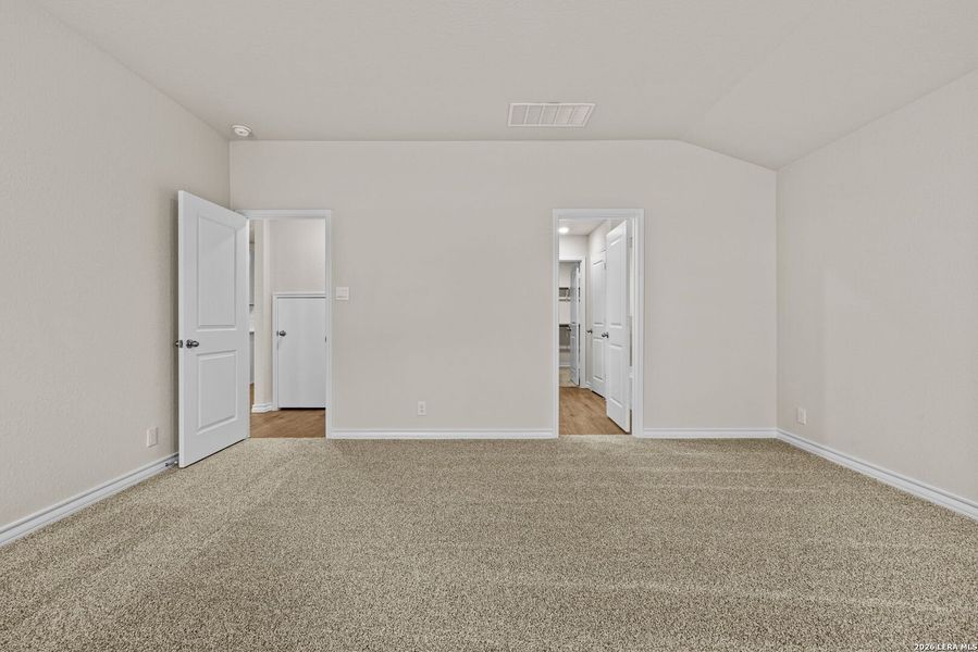 Spacious, unfurnished interior of a new home in Redbird Ranch, San Antonio (Image 18).