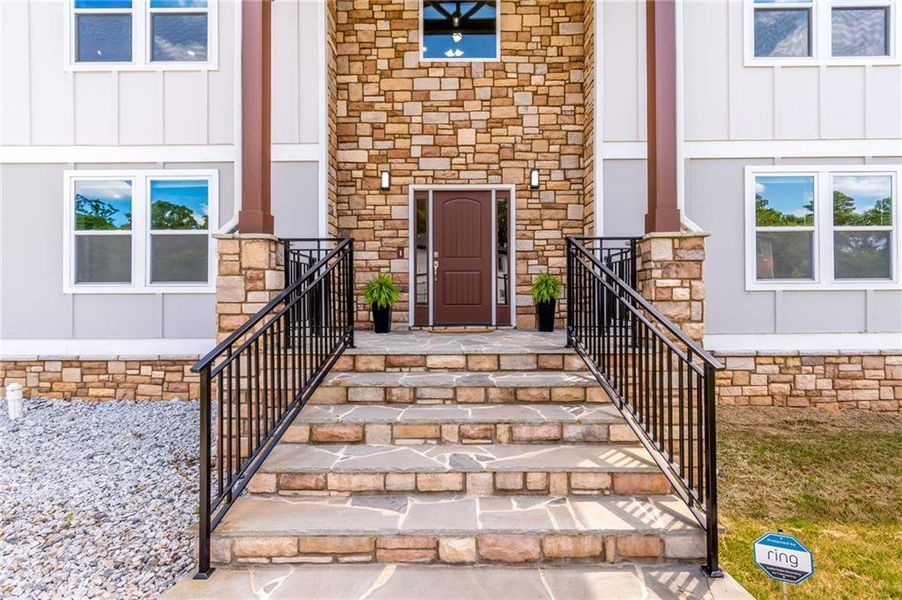 Exterior details and patio area of a home in , Decatur (Image 4).