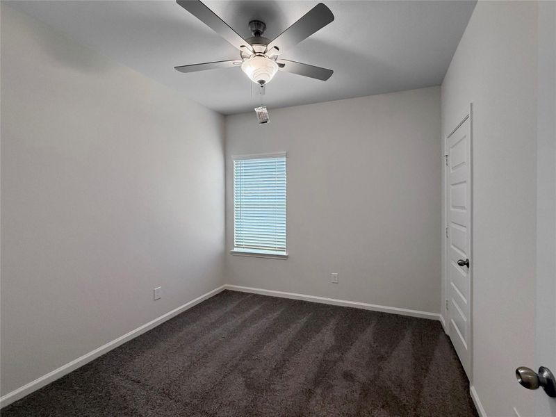Spacious, unfurnished interior of a new home in Sierra Vista, Iowa Colony (Image 19).