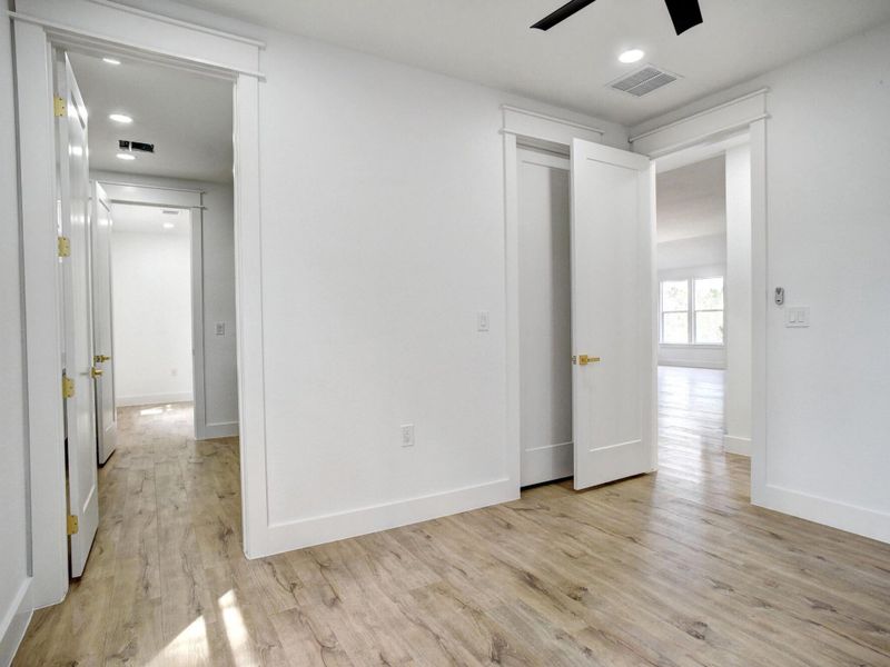 Spacious, unfurnished interior of a new home in , Bastrop (Image 26).