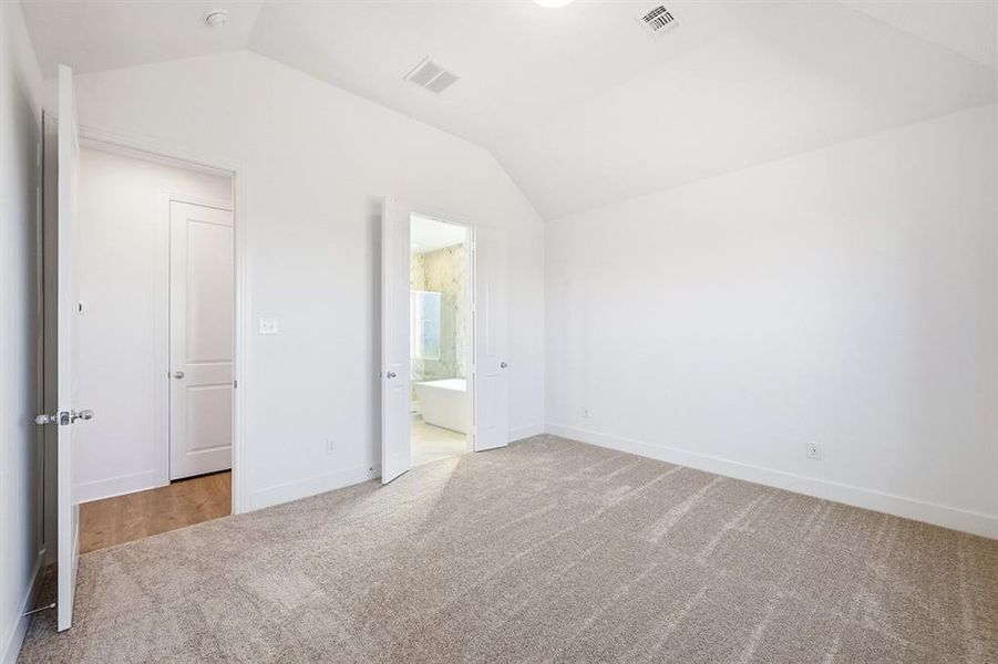 Spacious, unfurnished interior of a new home in Heritage Ranch: 50ft. lots, Sherman (Image 15).