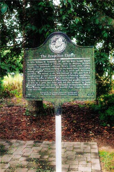 Front exterior of a new home in Rosewood Lake Estates, Hoschton, GA, highlighting curb appeal (Image 60).