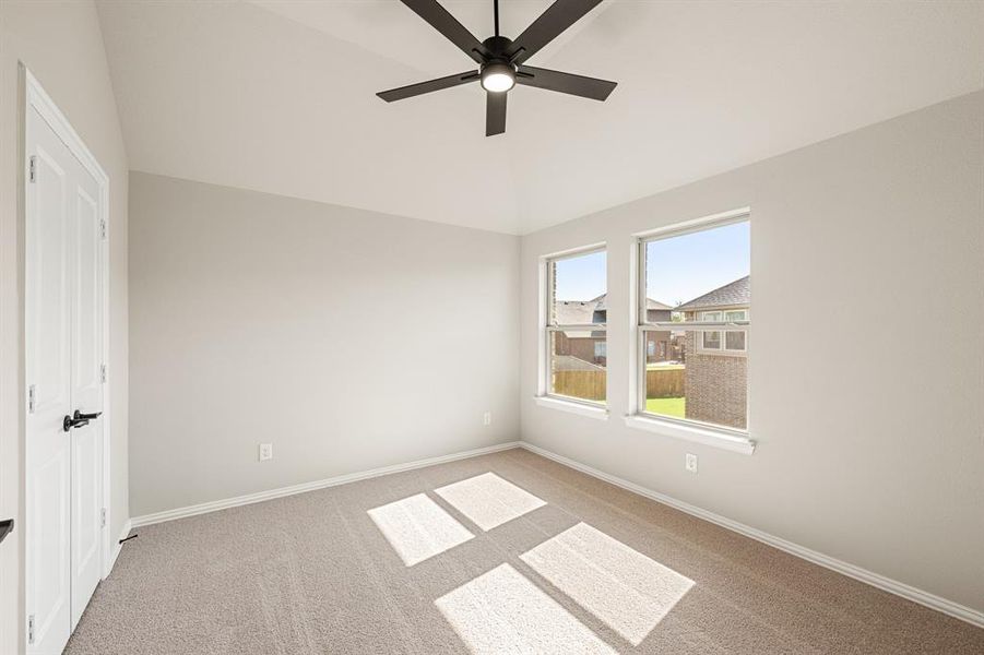 Spacious, unfurnished interior of a new home in Sable Creek, Sanger (Image 18).
