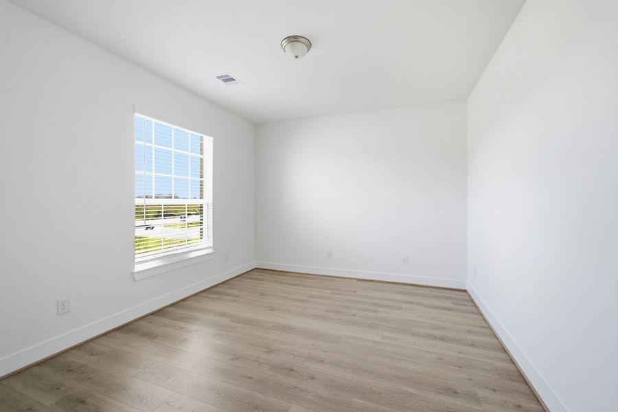 Spacious, unfurnished interior of a new home in Sundance Cove, Crosby (Image 22).