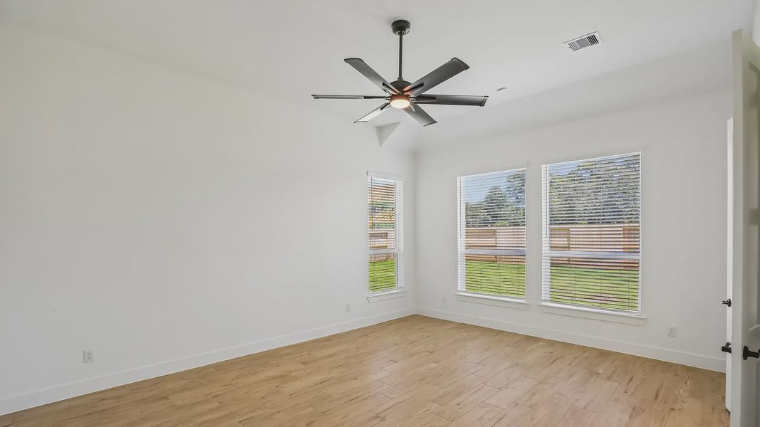 Spacious, unfurnished interior of a new home in Riceland 60',65',70', Mont Belvieu (Image 44).