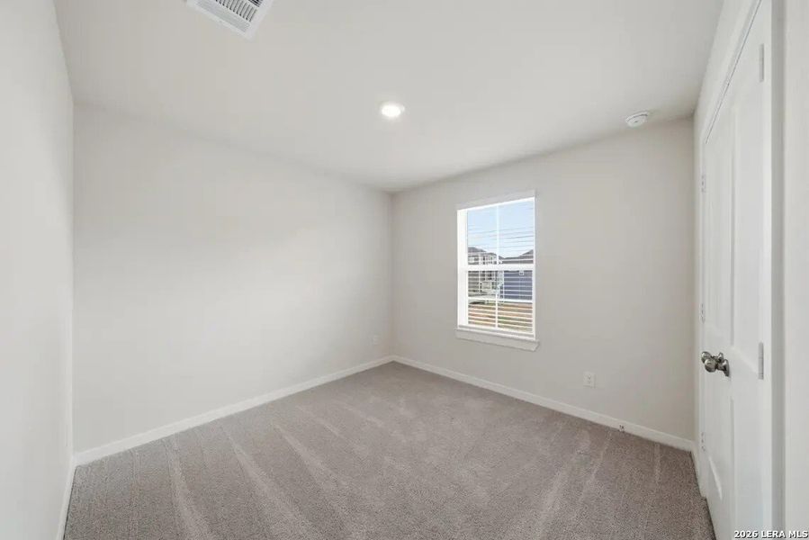Spacious, unfurnished interior of a new home in Rosemont Hill, San Antonio (Image 16).