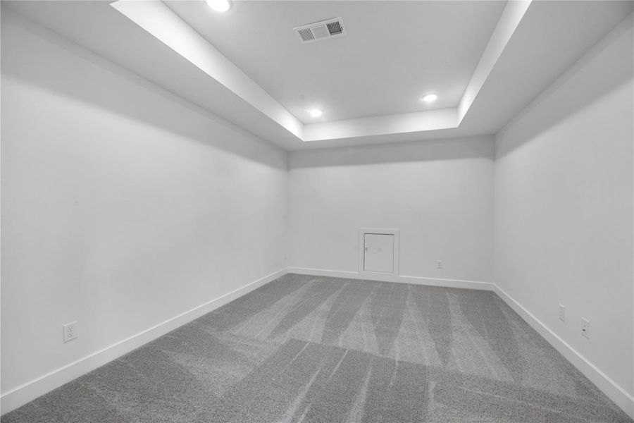 Spacious, unfurnished interior of a new home in Sienna, Missouri City (Image 17).