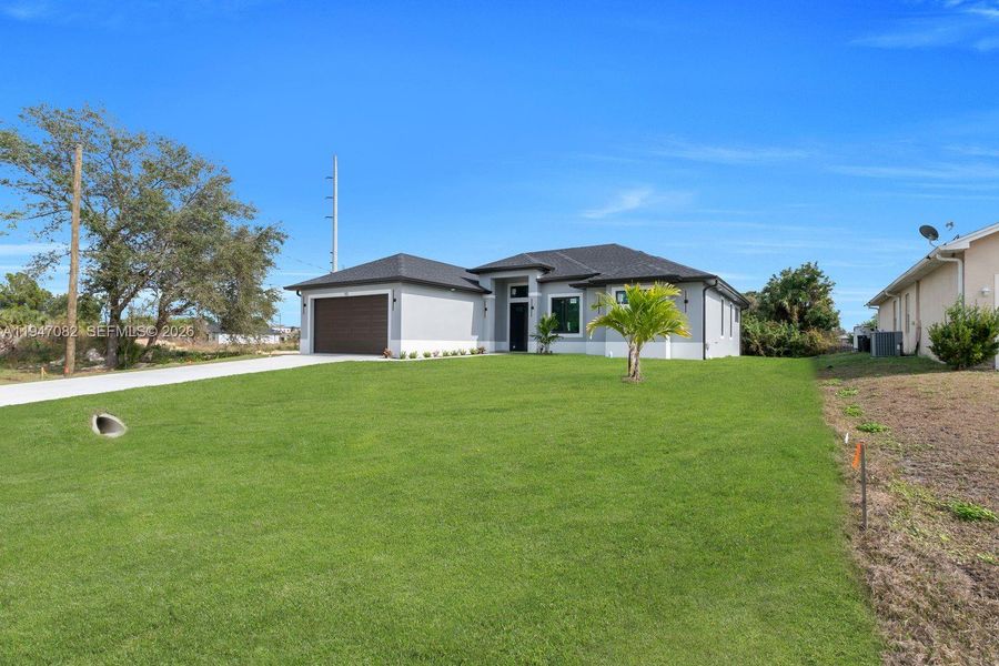 Exterior details and patio area of a home in , Lehigh Acres (Image 3).
