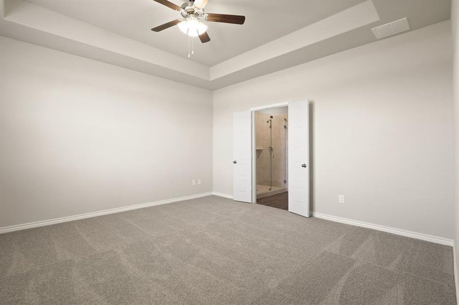 Spacious, unfurnished interior of a new home in Rocky Creek Crossing, Fort Worth (Image 12).
