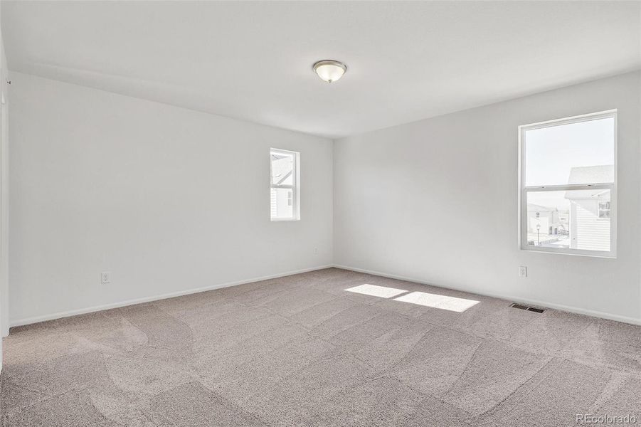 Spacious, unfurnished interior of a new home in Turnberry, Commerce City (Image 31).