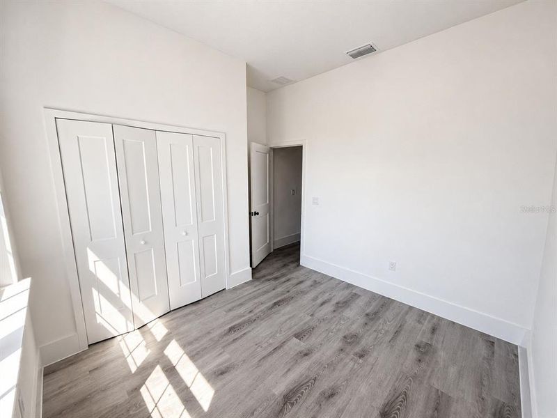 Spacious, unfurnished interior of a new home in , Ocala (Image 13).
