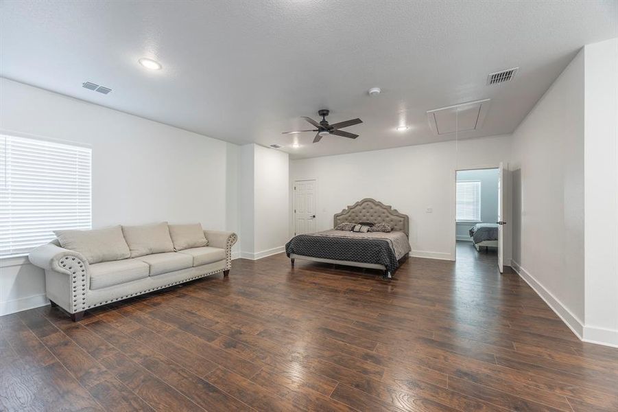 Furnished interior view inside a new home in , Bridgeport (Image 15).