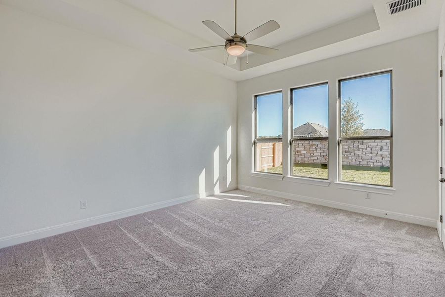 Spacious, unfurnished interior of a new home in 6 Creeks, Kyle (Image 9).