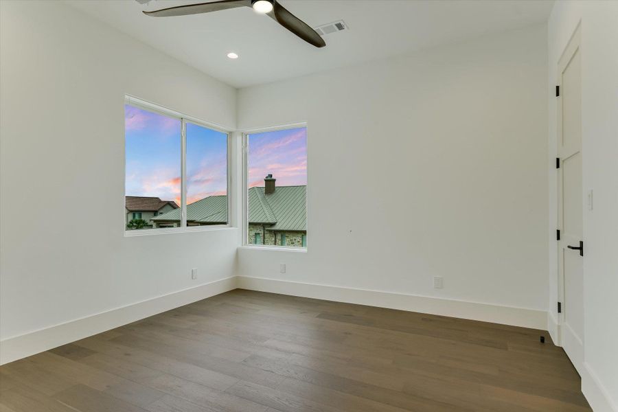 Spacious, unfurnished interior of a new home in , Horseshoe Bay (Image 25).