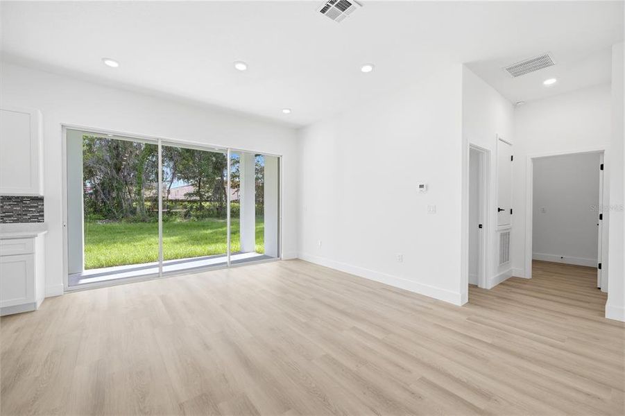 Spacious, unfurnished interior of a new home in , Ocala (Image 18).