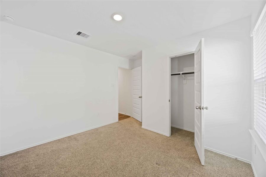 Spacious, unfurnished interior of a new home in Tamarron, Fulshear (Image 31).