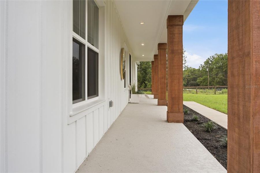 Exterior details and patio area of a home in , Dunnellon (Image 19). Exterior details and patio area of a home in , Dunnellon (Image 19).
