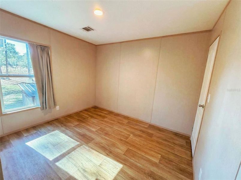 Spacious, unfurnished interior of a new home in , Dunnellon (Image 13).