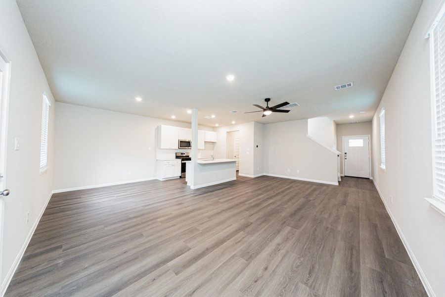 Spacious, unfurnished interior of a new home in River's Edge, Conroe (Image 12). Spacious, unfurnished interior of a new home in River's Edge, Conroe (Image 12).