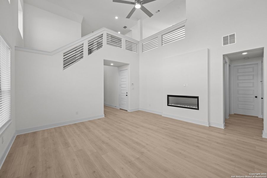 Spacious, unfurnished interior of a new home in Stillwater Ranch, San Antonio (Image 17).