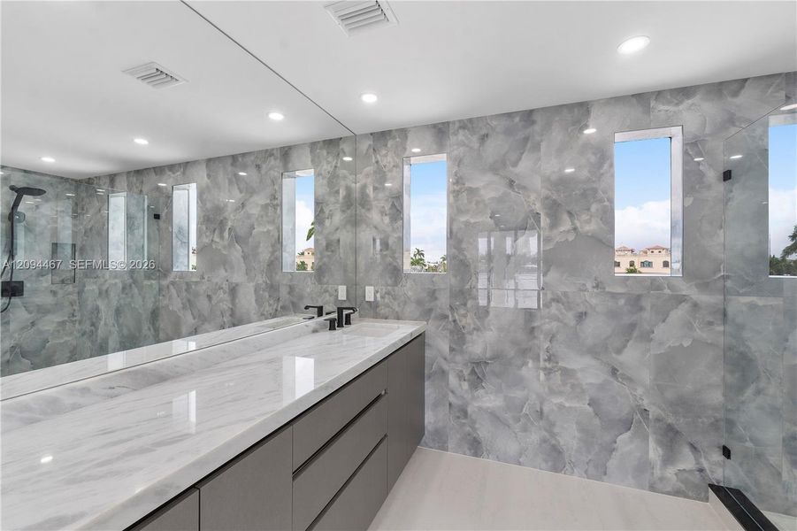 Third floor (bathroom)