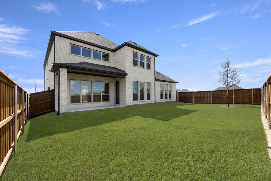 Exterior details and patio area of a home in Nelson Lake Estates, Rockwall (Image 21).