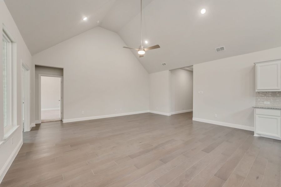 Spacious, unfurnished interior of a new home in Nelson Lake, Rockwall (Image 12).